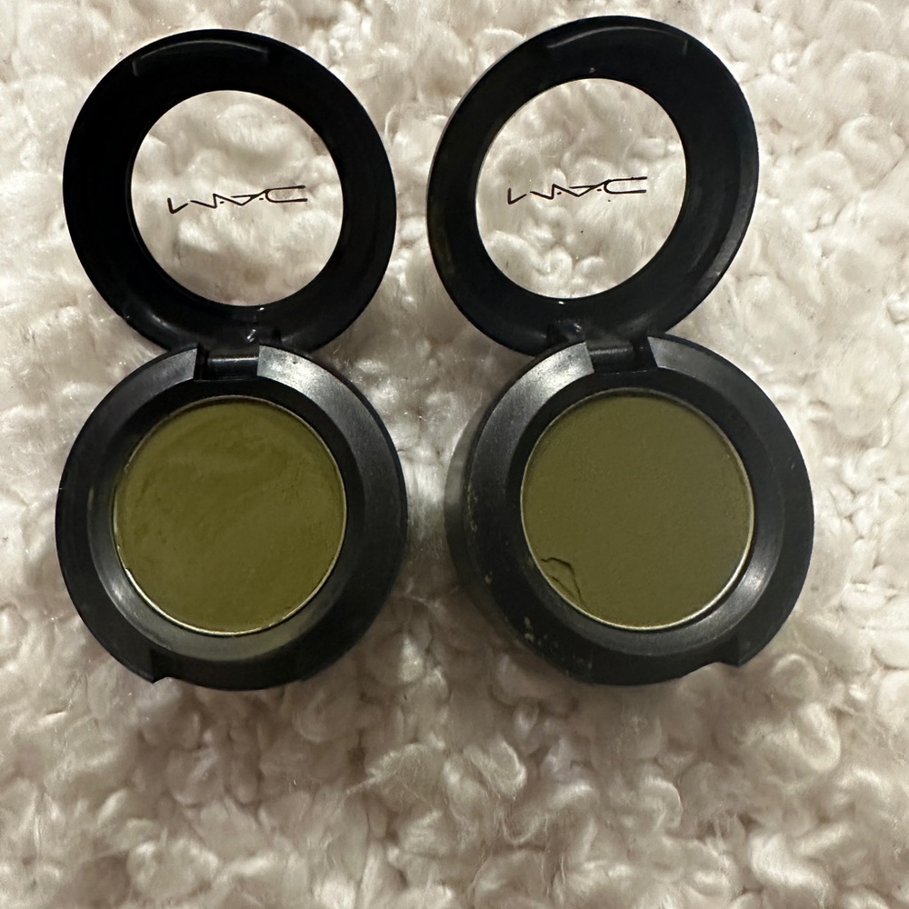 MAC Eyeshadow Pair                        “Mo Money-Mo Problems”
